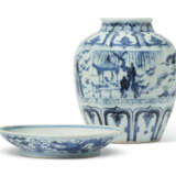 A BLUE AND WHITE 'WINDSWEPT' JAR AND BLUE AND WHITE 'DRAGON' DISH - photo 1