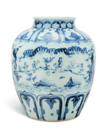 A BLUE AND WHITE 'WINDSWEPT' JAR AND BLUE AND WHITE 'DRAGON' DISH - фото 2