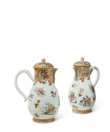 A LARGE PAIR OF FAMILLE ROSE AND GILT-DECORATED JUGS AND COVERS - photo 4