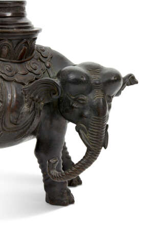 A BRONZE MODEL OF AN ELEPHANT AND VASE - photo 7