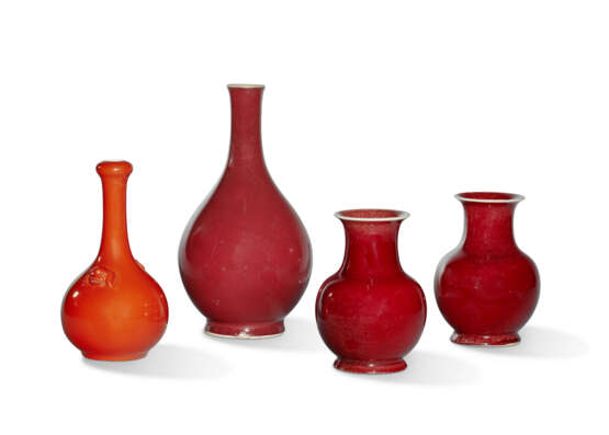 THREE COPPER-RED-GLAZED VASES AND A CORAL-GLAZED VASE - фото 2
