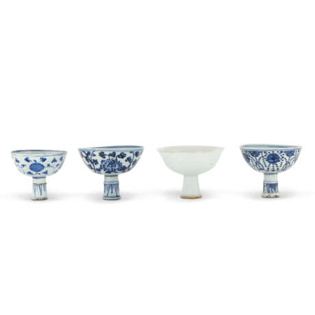 THREE BLUE AND WHITE STEM CUPS AND A WHITE-GLAZED MOULDED STEM CUP - photo 1