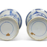 A PAIR OF BLUE AND WHITE VASES, GU - фото 3