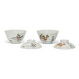 A PAIR OF FAMILLE ROSE 'CAMEL, GROOM AND MANCHU OFFICIAL' BOWLS AND COVERS - фото 3