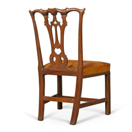 A PAIR OF LATE GEORGE II MAHOGANY DINING-CHAIRS - Foto 3