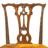 A PAIR OF LATE GEORGE II MAHOGANY DINING-CHAIRS - Foto 4