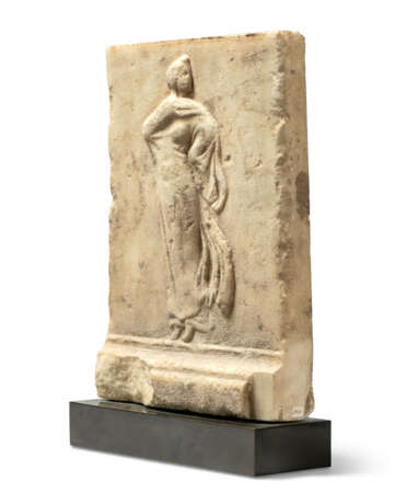 A GREEK MARBLE RELIEF FRAGMENT - Foto 2