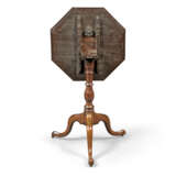 A GEORGE II BRASS-INLAID PADOUK AND GUADELOUPE OCTAGONAL TRIPOD TABLE - photo 4
