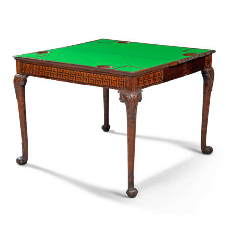 A GEORGE II PADOUK, MAHOGANY AND SYCAMORE CONCERTINA-ACTION CARD TABLE - фото 3