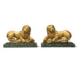 A PAIR OF ITALIAN GILTWOOD LIONS COUCHANT - photo 2