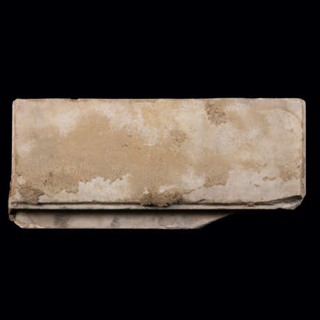 TWO GEORGE III WHITE MARBLE CHIMNEYPIECE TABLETS - photo 3