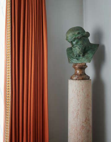 A NEAPOLITAN PATINATED-BRONZE BUST OF DIONYSOS - Foto 1