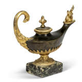 AN EMPIRE ORMOLU-MOUNTED PATINATED-BRONZE OIL LAMP - Foto 2