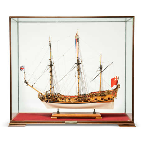 A FULLY RIGGED AND PLANKED STAINED WOOD MODEL OF A CHARLES II 26-GUN SIXTH RATE DEGAME OF CIRCA 1686 - photo 1