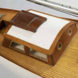 A PAINTED AND STAINED WOOD MODEL YACHT BASED ON THE J CLASS ENDEAVOUR - photo 5