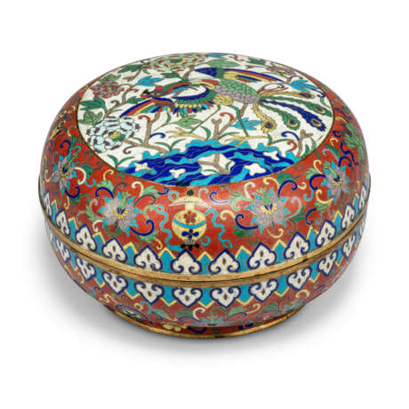 A LARGE CHINESE CLOISONNE ENAMEL CIRCULAR 'PHOENIX' BOX AND COVER - photo 1