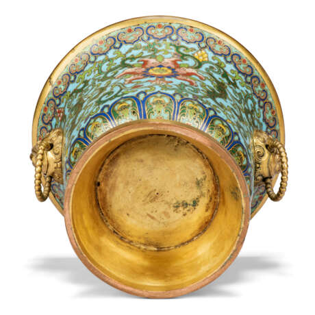 A CHINESE CLOISONNE ENAMEL JAR AND COVER - фото 5