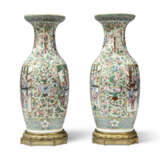 A LARGE PAIR OF CHINESE FAMILLE ROSE VASES - photo 3