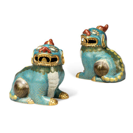 A PAIR OF CHINESE CLOISONNE ENAMEL LUDUAN CENSERS - фото 1