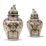 A PAIR OF JAPANESE IMARI VASES AND COVERS - photo 1