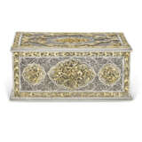A MATCHED PAIR OF CHINESE EXPORT PARCEL-GILT SILVER FILIGREE CASKETS - photo 2
