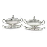 A PAIR OF GEORGE III SILVER SAUCE TUREENS AND COVERS - фото 2