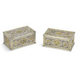 A MATCHED PAIR OF CHINESE EXPORT PARCEL-GILT SILVER FILIGREE CASKETS - Foto 5