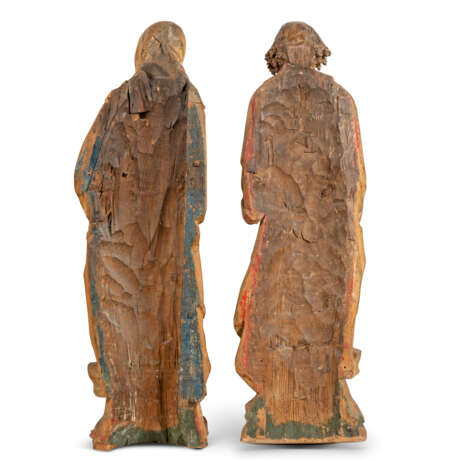 A PAIR OF LIMEWOOD FIGURES OF THE VIRGIN AND SAINT JOHN THE EVANGELIST - Foto 2