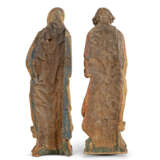 A PAIR OF LIMEWOOD FIGURES OF THE VIRGIN AND SAINT JOHN THE EVANGELIST - Foto 2