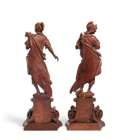 A PAIR OF FRUITWOOD CLASSICAL SOLDIERS - Foto 4