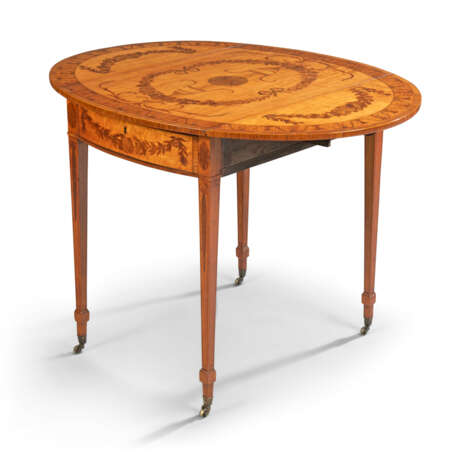 A GEORGE III SATINWOOD AND MARQUETRY PEMBROKE TABLE - фото 3