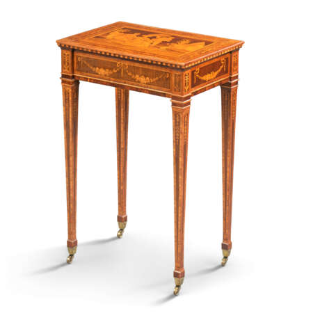 A NORTH ITALIAN FRUITWOOD, AMARANTH, TULIPWOOD AND INDIAN ROSEWOOD MARQUETRY OCCASIONAL TABLE - Foto 1