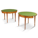 A PAIR OF GEORGE III TULIPWOOD AND SATINWOOD CARD TABLES - Foto 4