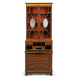 A GEORGE III SATINWOOD AND INDIAN ROSEWOOD MAHOGANY SMALL SECRETAIRE BOOKCASE - Foto 2