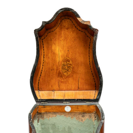 A GEORGE III FLORAL MARQUETRY AND TULIPWOOD-CROSSBANDED SATINWOOD KNIFE-BOX - фото 4