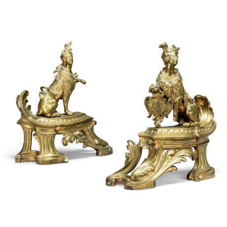 A PAIR OF EARLY LOUIS XV ORMOLU CHENETS - photo 2