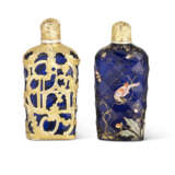 TWO GEORGE III GOLD-MOUNTED GLASS SCENT BOTTLES - фото 3