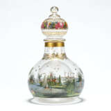 AN ENAMELLED AND GILT GLASS GOLDFISH BOWL IN THE FORM OF AN OVERSIZED DECANTER - Foto 1