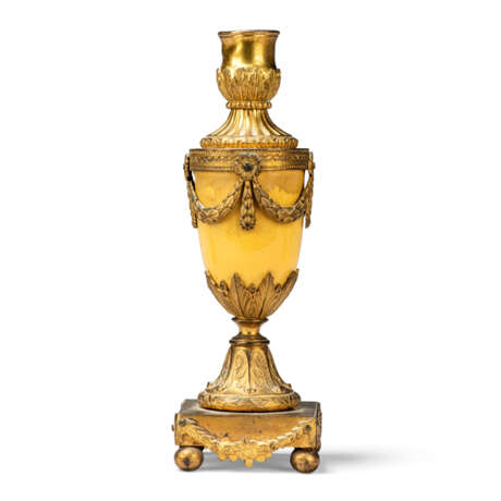 A GEORGE III ORMOLU AND MUSTARD-YELLOW ENAMEL CASSOLETTE, AN ORMOLU-MOUNTED SWEDISH PORPHYRY PAPERWEIGHT AND ANOTHER OF PATINATED BRONZE AND SIENA MARBLE - photo 4