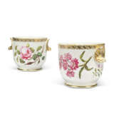 A PAIR OF DERBY PORCELAIN TWO-HANDLED BOTANICAL ICE-PAILS - фото 3