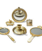Nähen. A COLLECTION OF RESTAURATION PALAIS ROYAL ORMOLU AND MOTHER-OF-PEARL OBJECTS 
