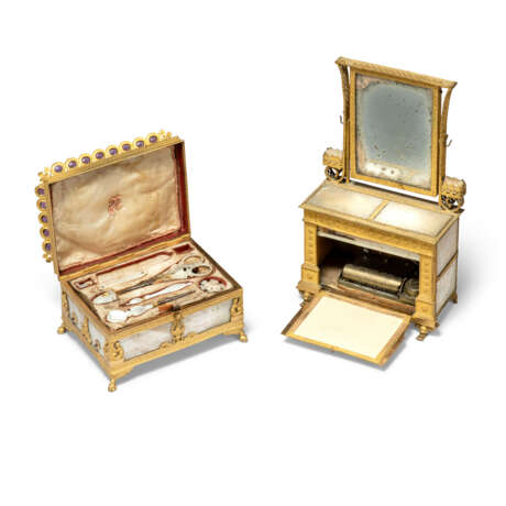 TWO RESTAURATION PALAIS ROYAL ORMOLU AND MOTHER-OF PEARL MUSICAL SEWING BOXES - photo 4