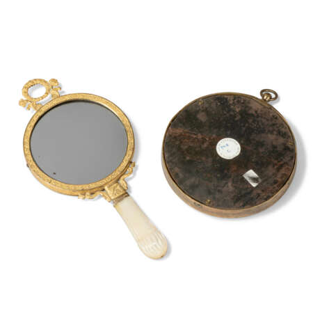 A COLLECTION OF RESTAURATION PALAIS ROYAL ORMOLU AND MOTHER-OF-PEARL OBJECTS - фото 3