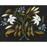 A GROUP OF FOUR RECTANGULAR FLORAL PIETRA DURA PAPERWEIGHTS AND PANELS - Foto 4