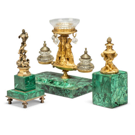 AN ORMOLU-MOUNTED MALACHITE DESK STAND AND TWO SIMILAR PAPERWEIGHTS - photo 2