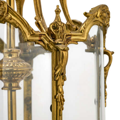 A LACQUERED BRASS HALL LANTERN - photo 4