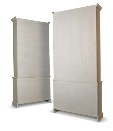 A PAIR OF WHITE-PAINTED BOARD BOOKCASES - фото 3