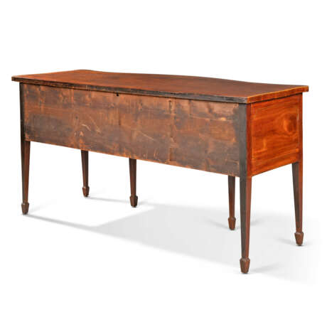 A GEORGE III TULIPWOOD-CROSSBANDED MAHOGANY SERPENTINE SIDEBOARD - фото 3