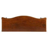 A GEORGE III TULIPWOOD-CROSSBANDED MAHOGANY SERPENTINE SIDEBOARD - фото 4