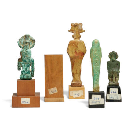 A GROUP OF FIVE EGYPTIAN ANTIQUITIES - Foto 2